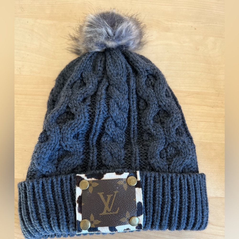 *Never Worn* Boutique Pom Beanie
